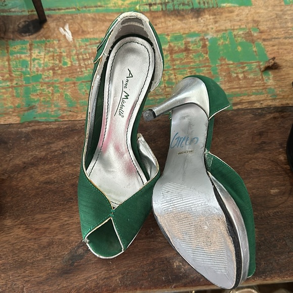 Vintage Anne Michelle green silk heels - Picture 3 of 6